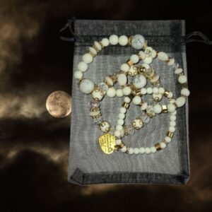 Bijou blanc avec perles pastel